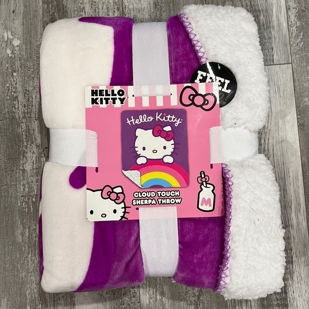 Hello Kitty Sherpa Throw 50x60 - Picture 2 of 6